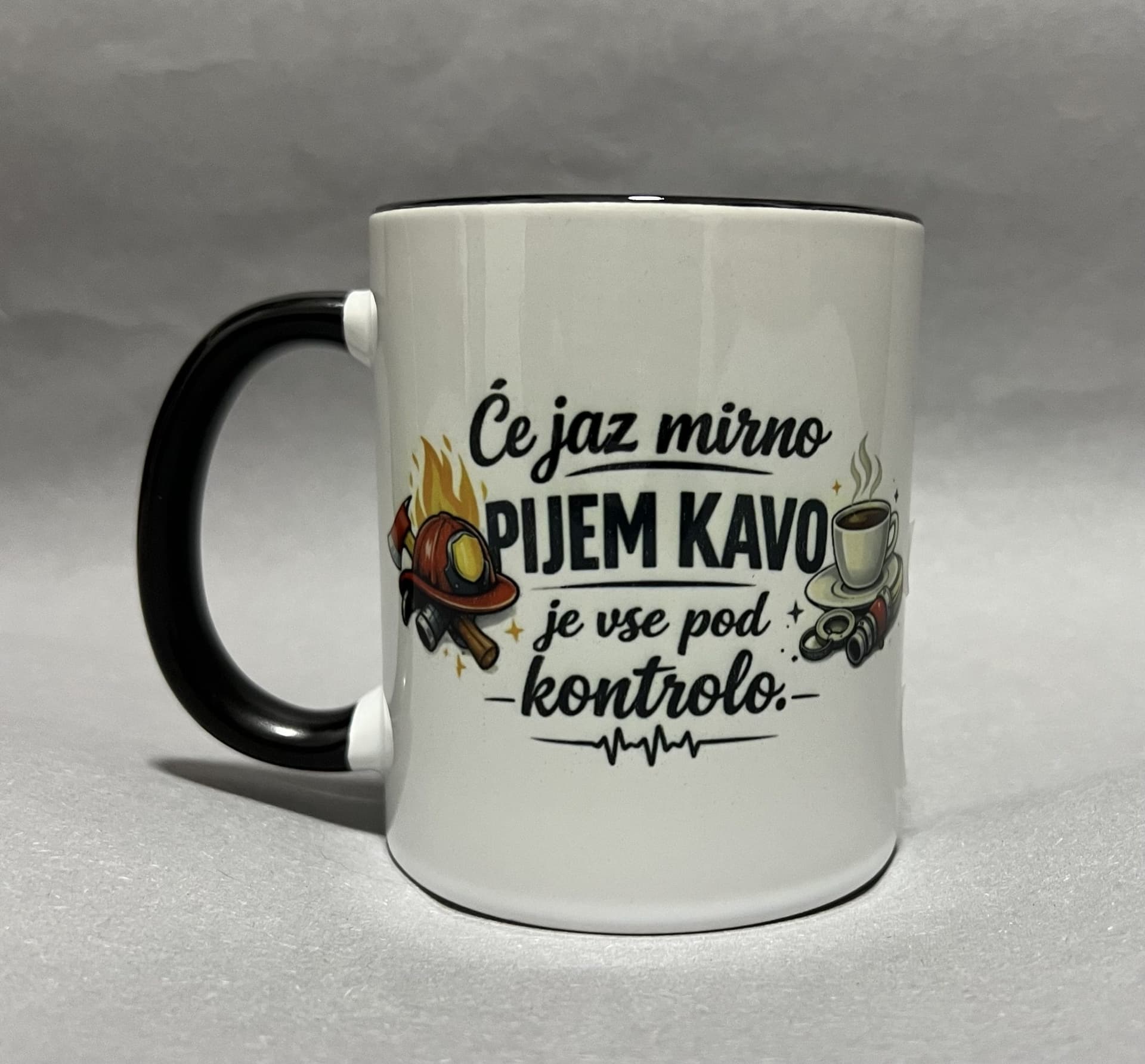 Skodelica Če jaz mirno pijem kavo je vse pod kontrolo